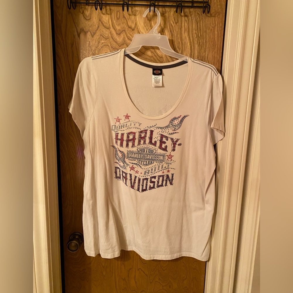 Ladies Harley-Davidson top.